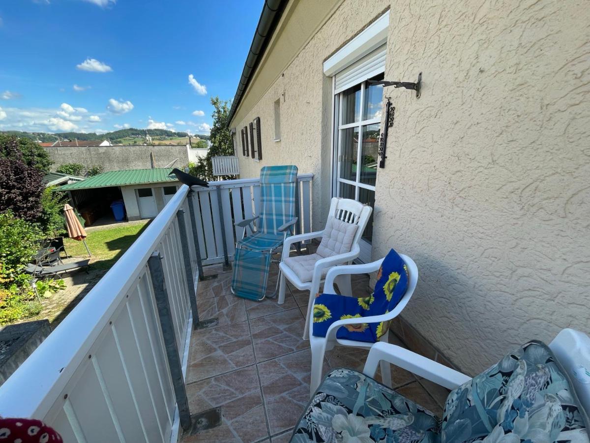 Schoene Ferienwohnung In Bahnhofsnaehe Fuer Urlaub, Studium Oder Arbeit Deggendorf Exteriör bild