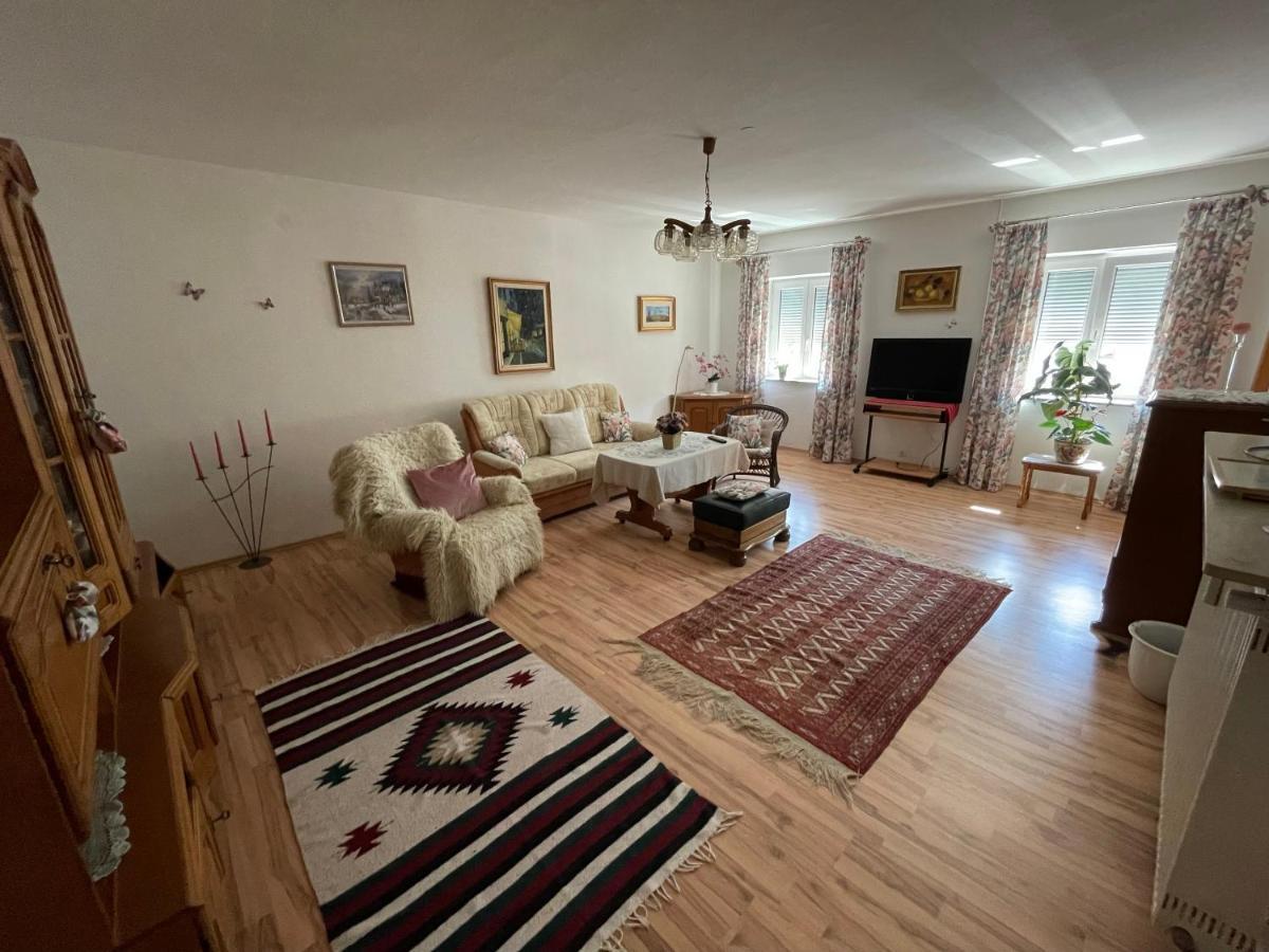 Schoene Ferienwohnung In Bahnhofsnaehe Fuer Urlaub, Studium Oder Arbeit Deggendorf Exteriör bild