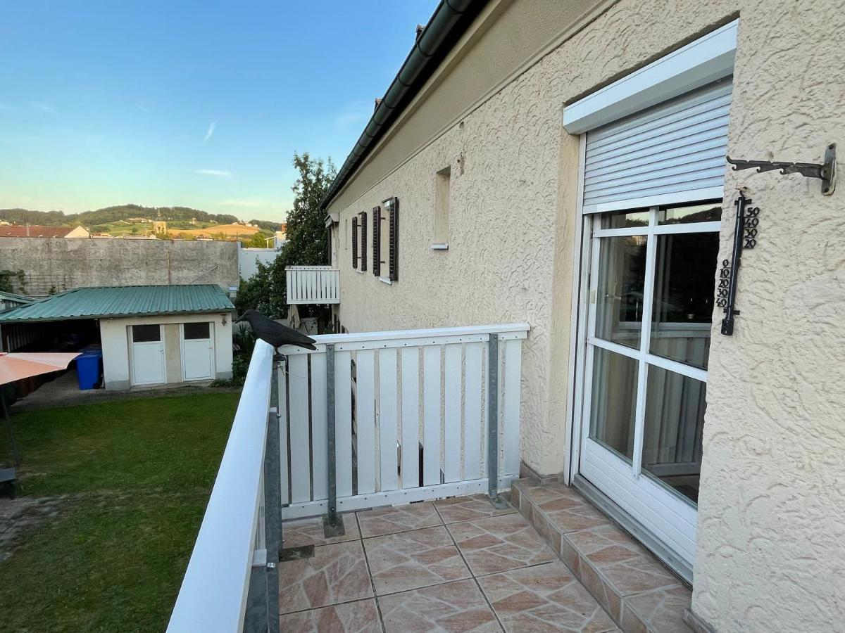 Schoene Ferienwohnung In Bahnhofsnaehe Fuer Urlaub, Studium Oder Arbeit Deggendorf Exteriör bild
