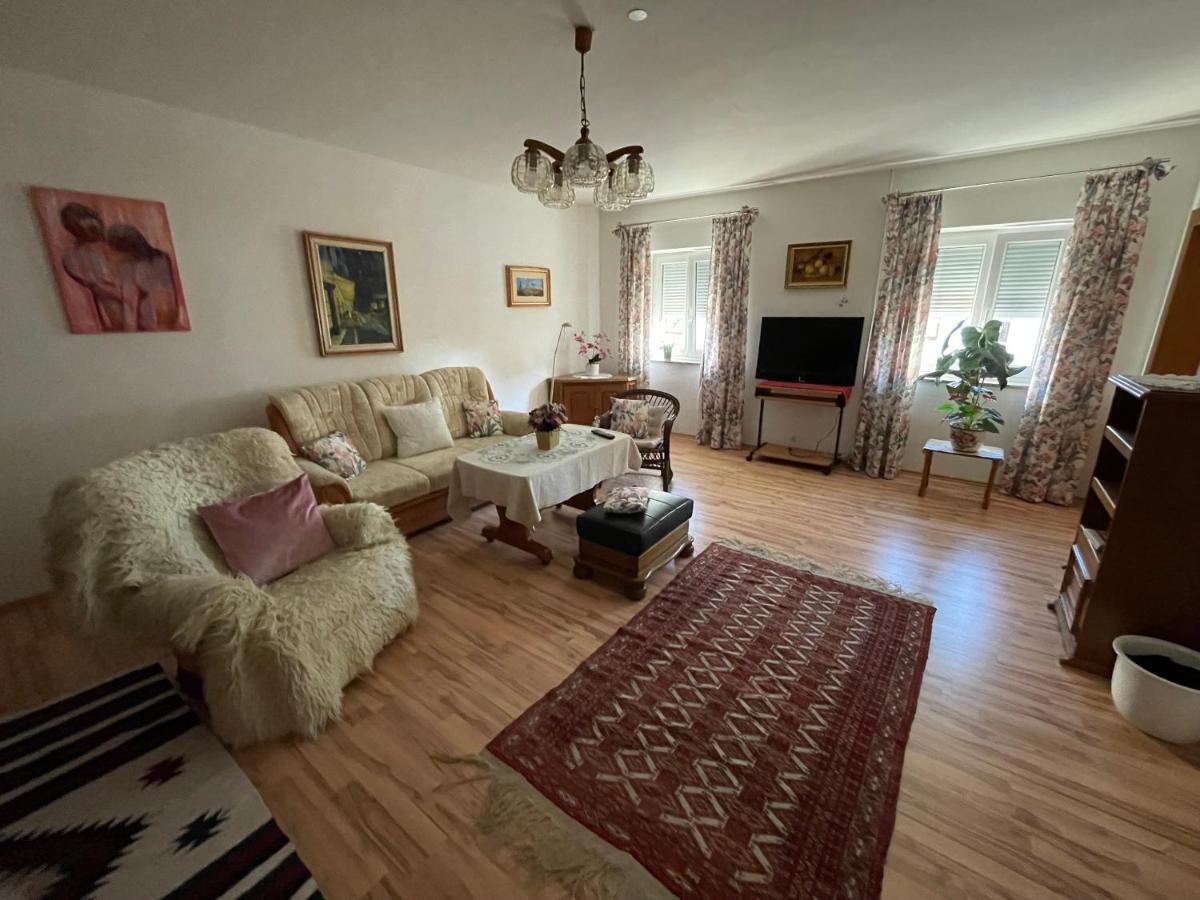 Schoene Ferienwohnung In Bahnhofsnaehe Fuer Urlaub, Studium Oder Arbeit Deggendorf Exteriör bild
