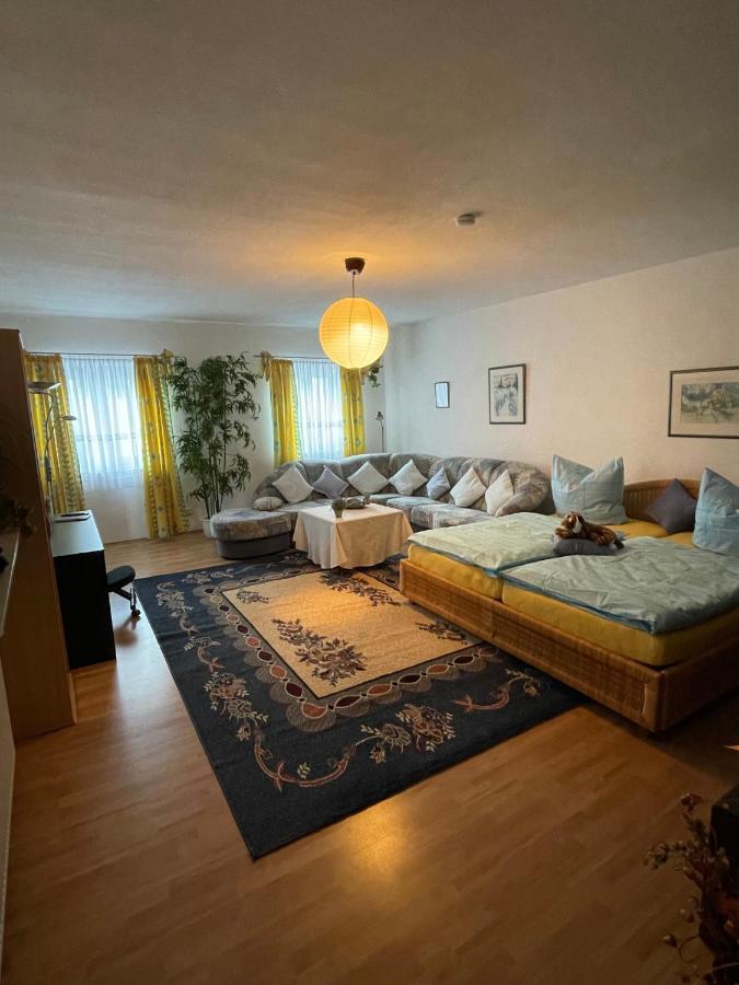 Schoene Ferienwohnung In Bahnhofsnaehe Fuer Urlaub, Studium Oder Arbeit Deggendorf Exteriör bild