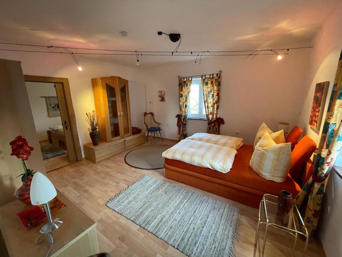Schoene Ferienwohnung In Bahnhofsnaehe Fuer Urlaub, Studium Oder Arbeit Deggendorf Exteriör bild