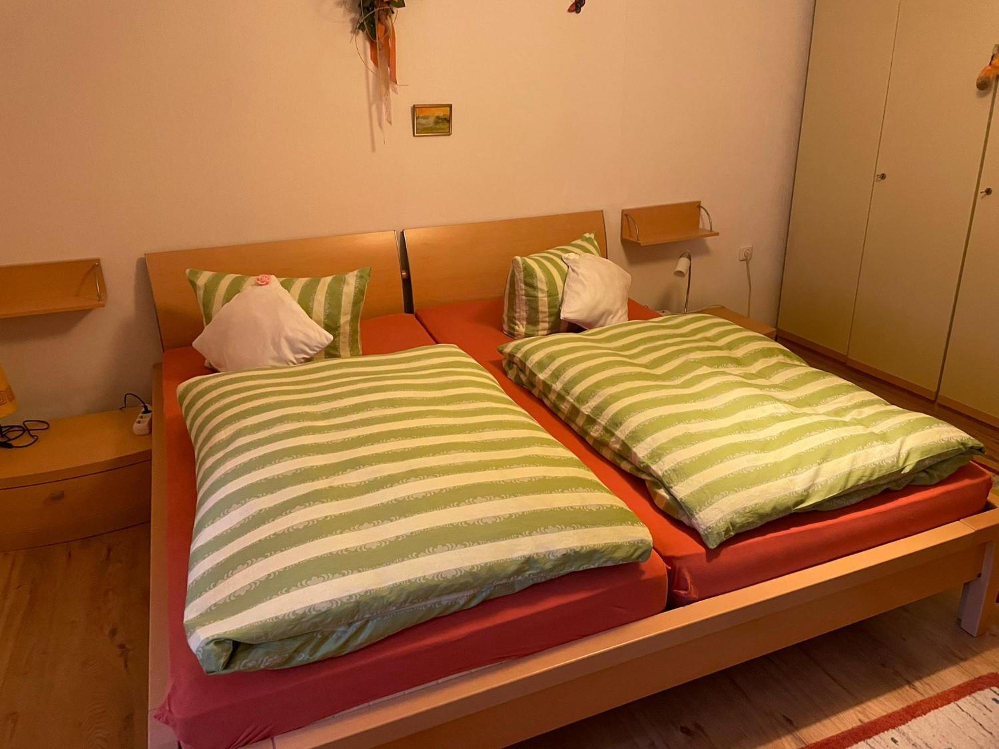 Schoene Ferienwohnung In Bahnhofsnaehe Fuer Urlaub, Studium Oder Arbeit Deggendorf Exteriör bild