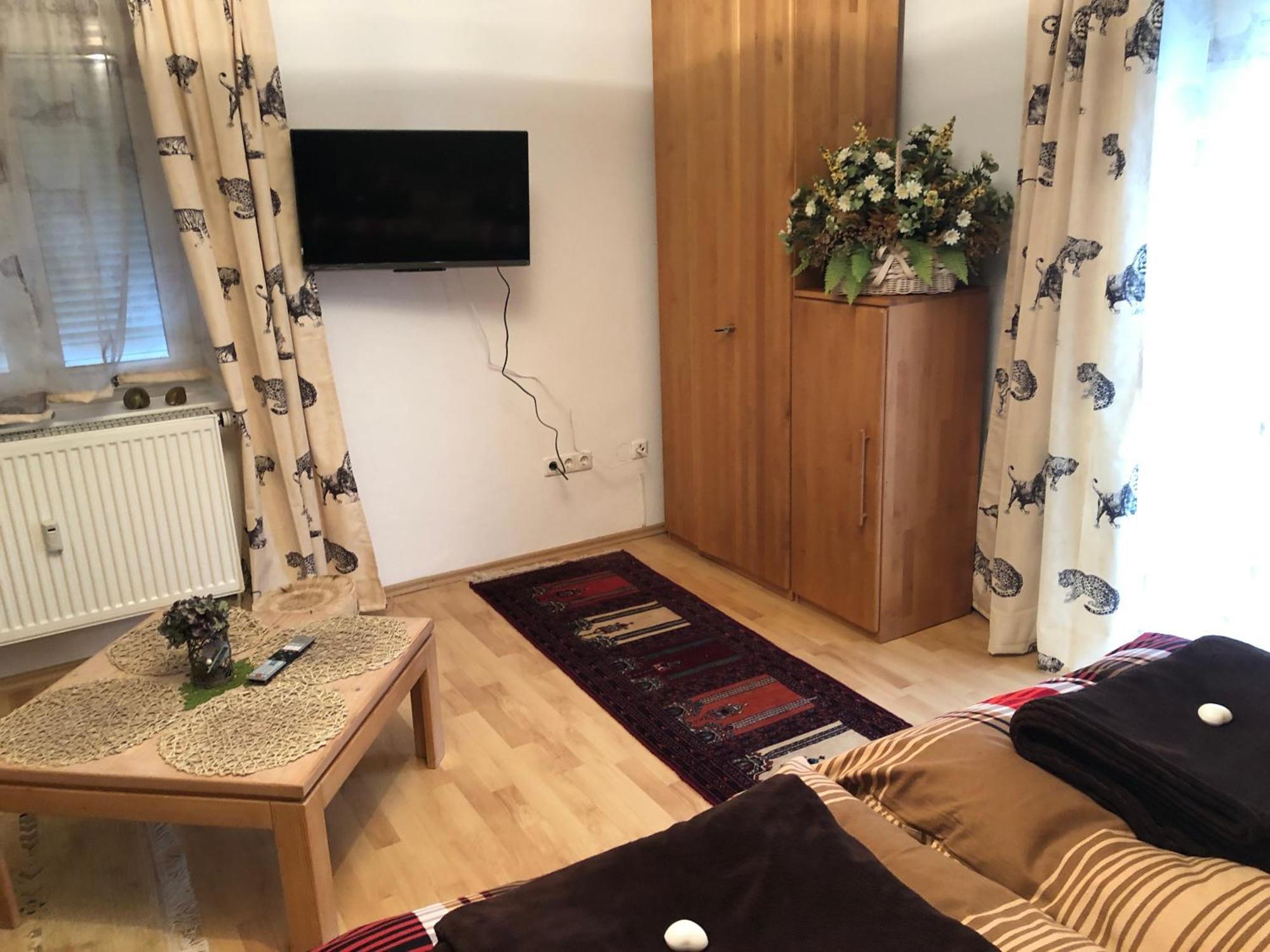 Schoene Ferienwohnung In Bahnhofsnaehe Fuer Urlaub, Studium Oder Arbeit Deggendorf Exteriör bild