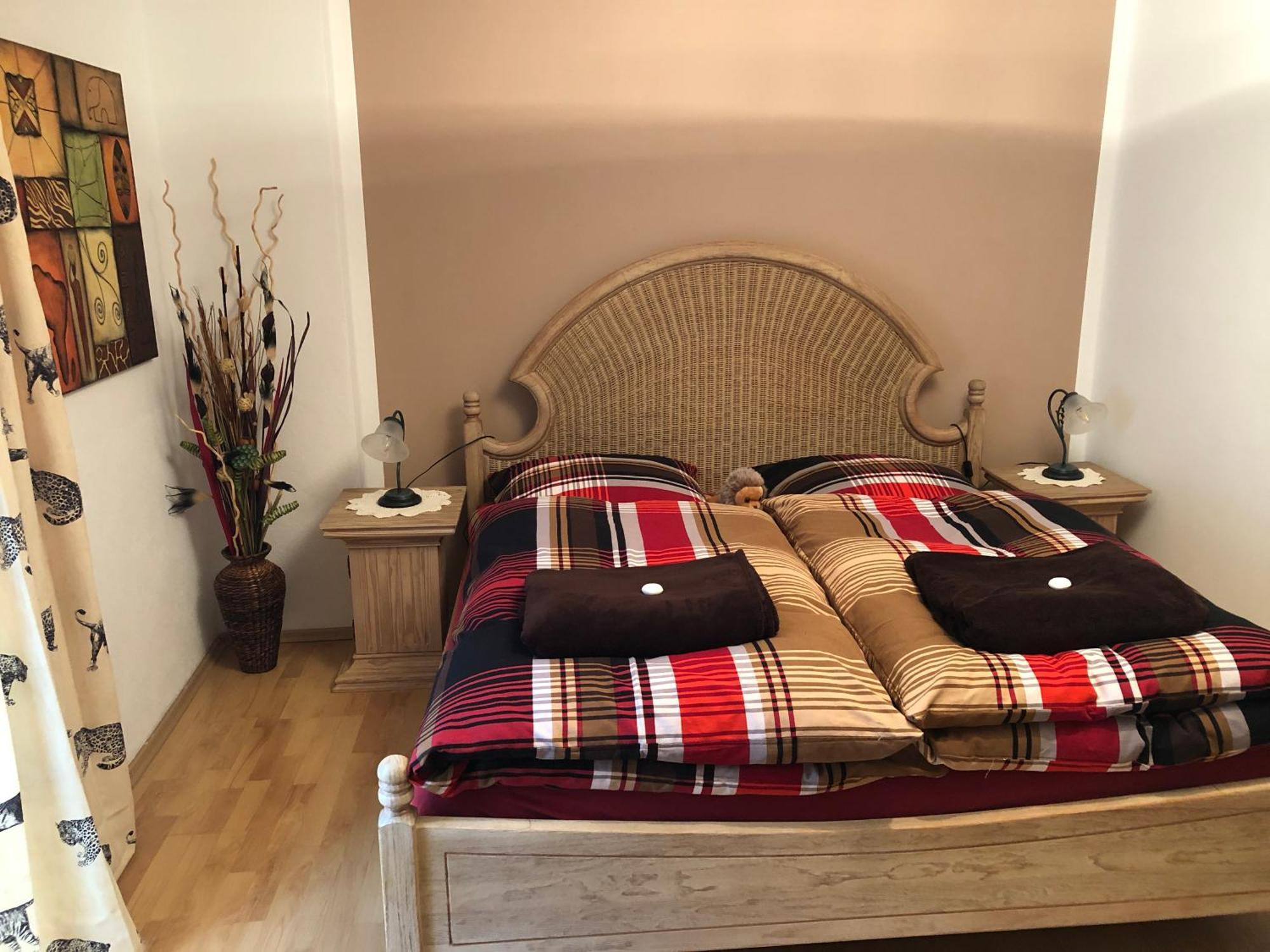 Schoene Ferienwohnung In Bahnhofsnaehe Fuer Urlaub, Studium Oder Arbeit Deggendorf Exteriör bild