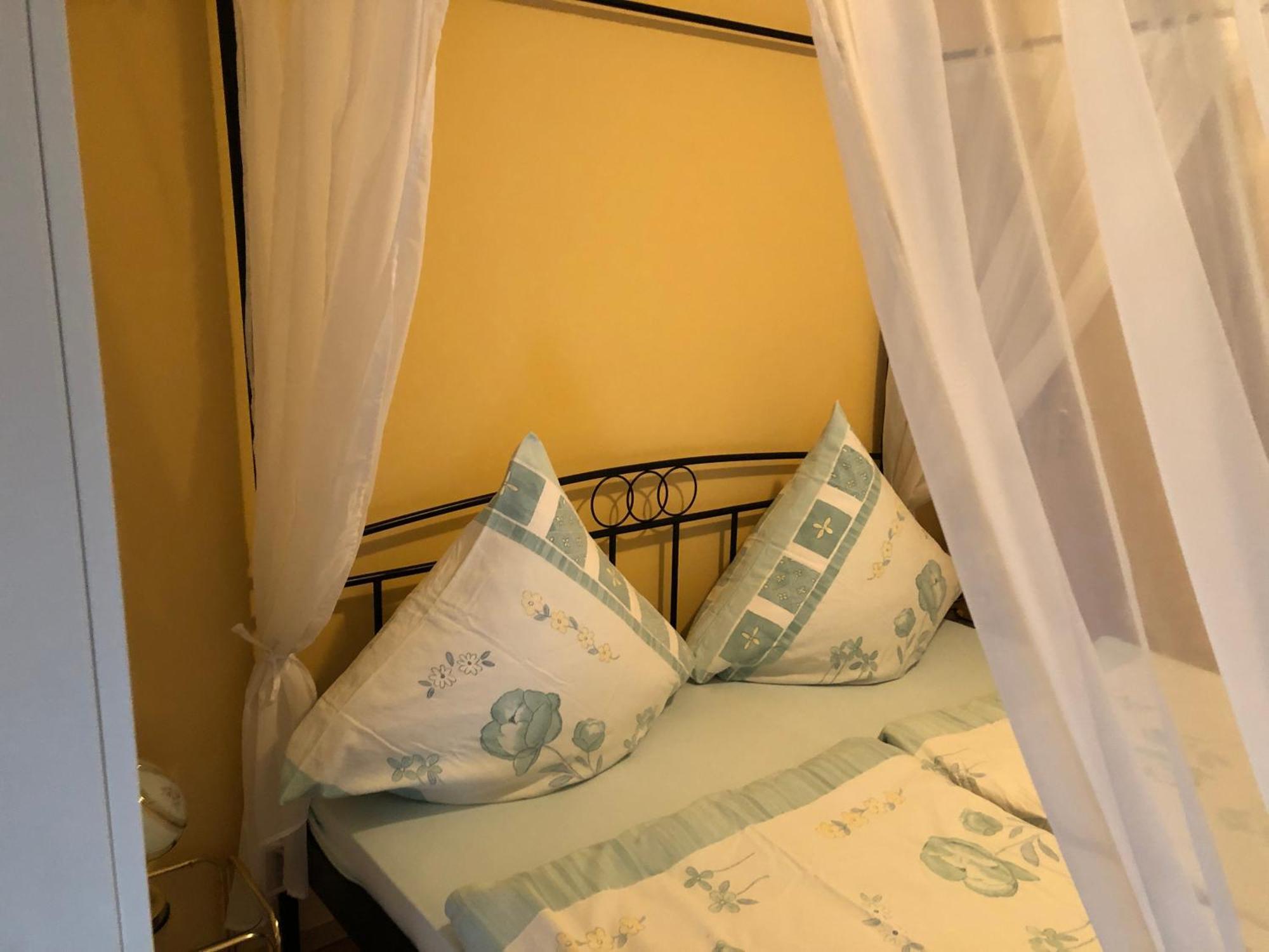 Schoene Ferienwohnung In Bahnhofsnaehe Fuer Urlaub, Studium Oder Arbeit Deggendorf Exteriör bild