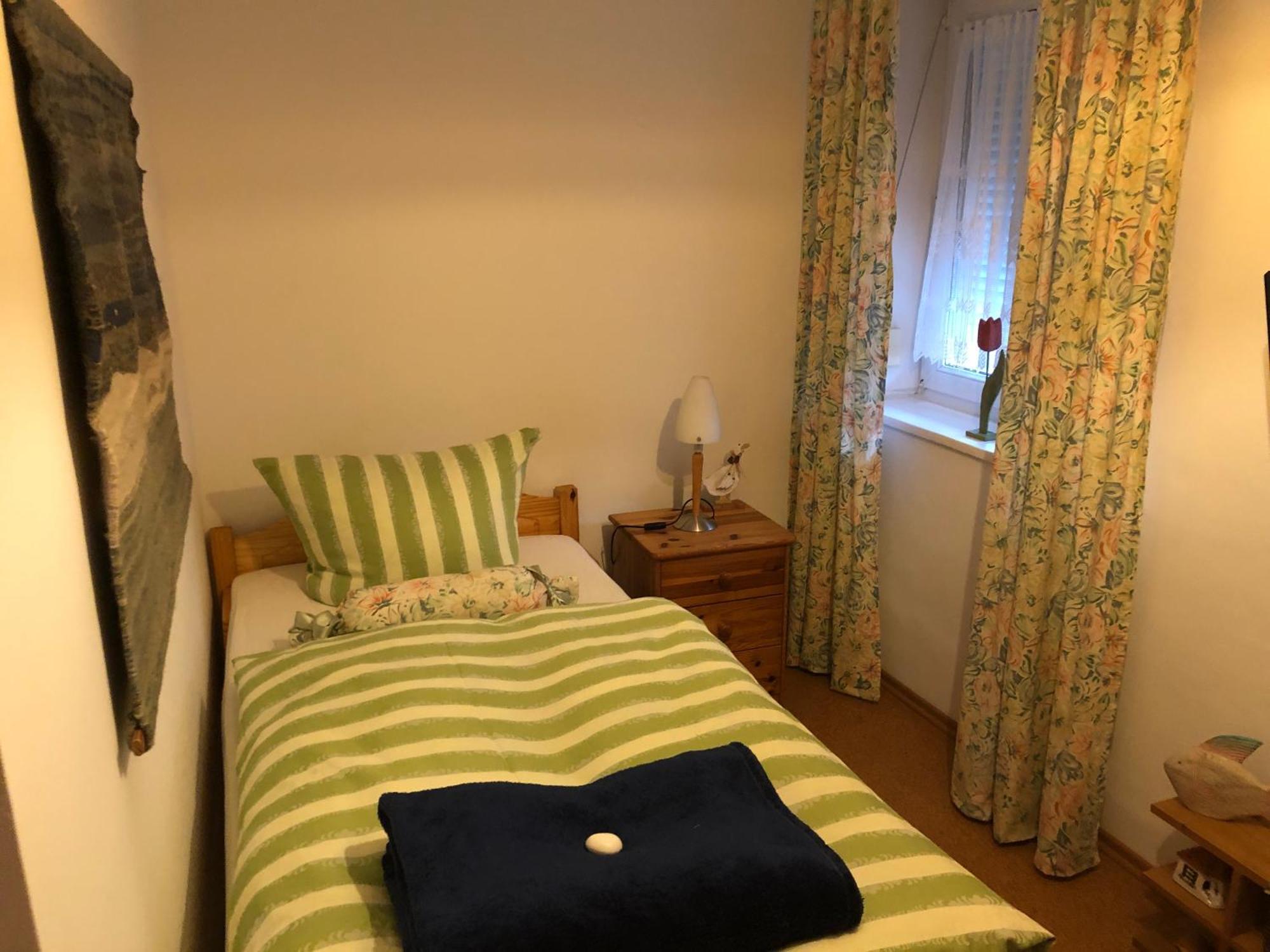 Schoene Ferienwohnung In Bahnhofsnaehe Fuer Urlaub, Studium Oder Arbeit Deggendorf Exteriör bild