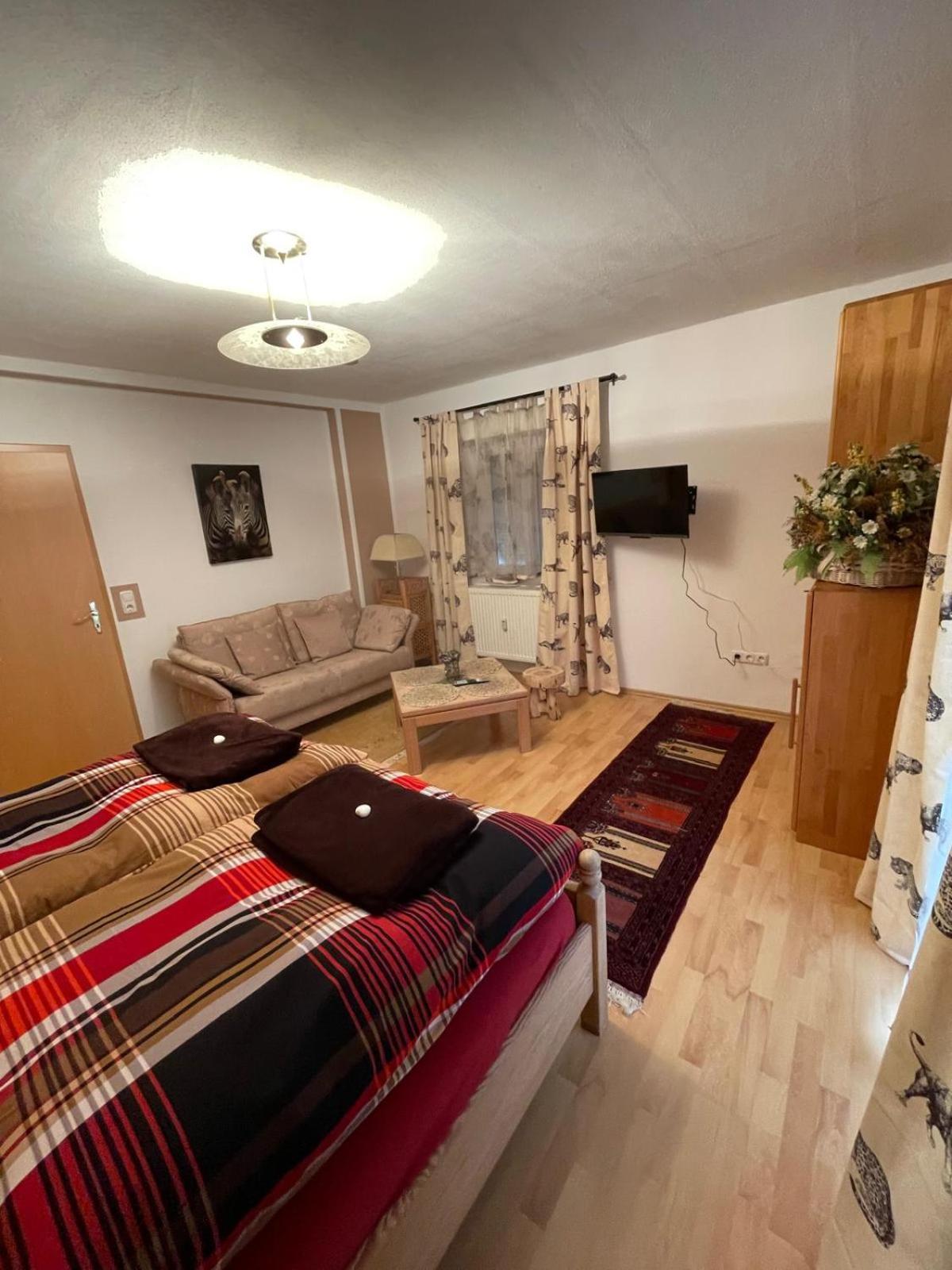 Schoene Ferienwohnung In Bahnhofsnaehe Fuer Urlaub, Studium Oder Arbeit Deggendorf Exteriör bild