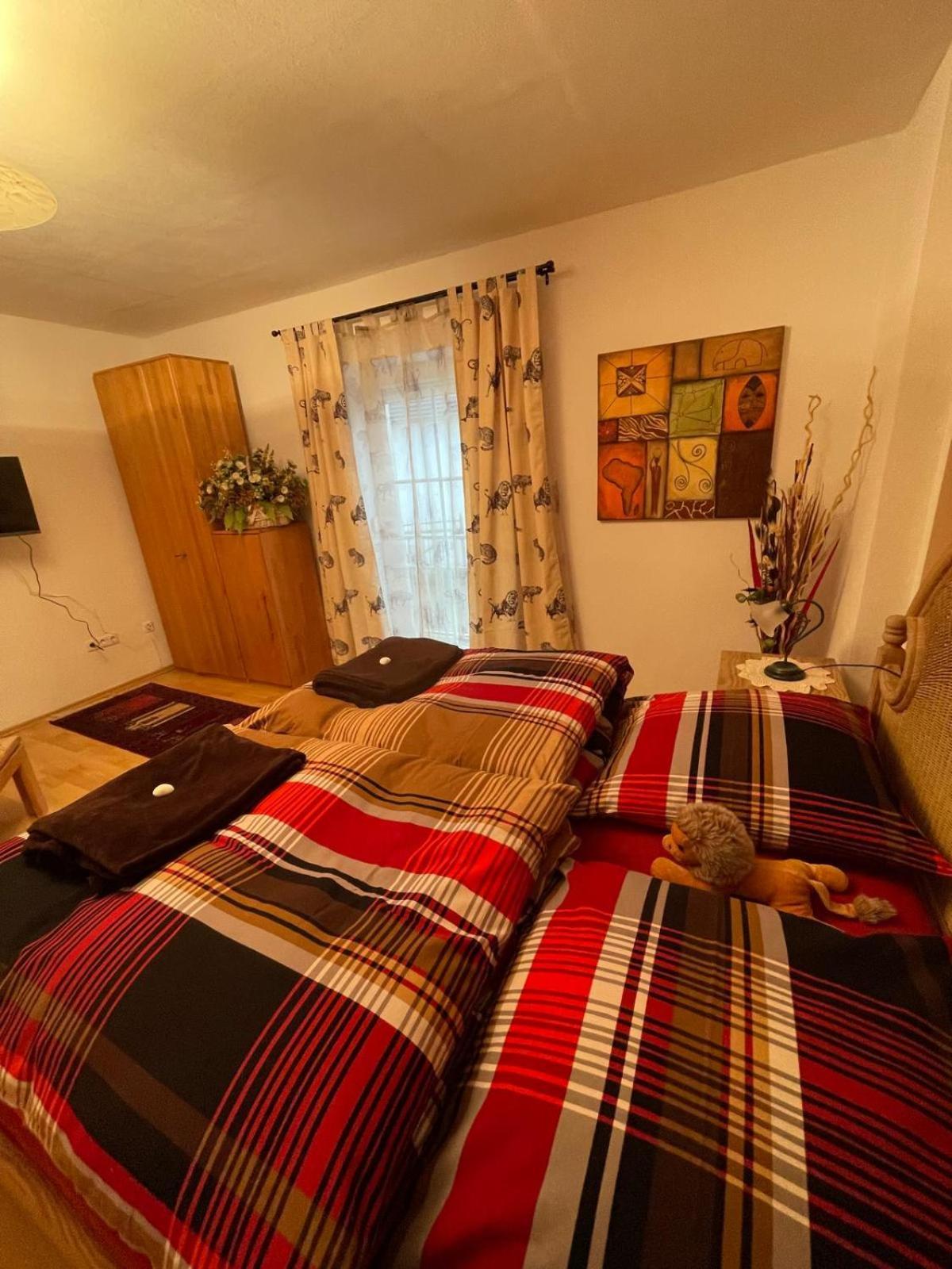 Schoene Ferienwohnung In Bahnhofsnaehe Fuer Urlaub, Studium Oder Arbeit Deggendorf Exteriör bild