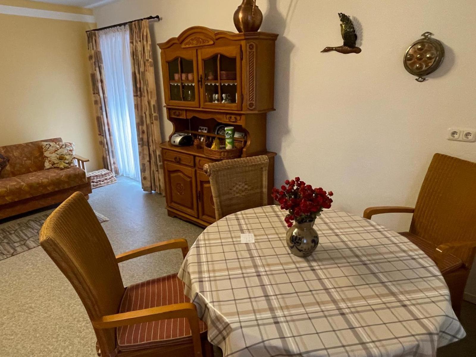 Schoene Ferienwohnung In Bahnhofsnaehe Fuer Urlaub, Studium Oder Arbeit Deggendorf Exteriör bild