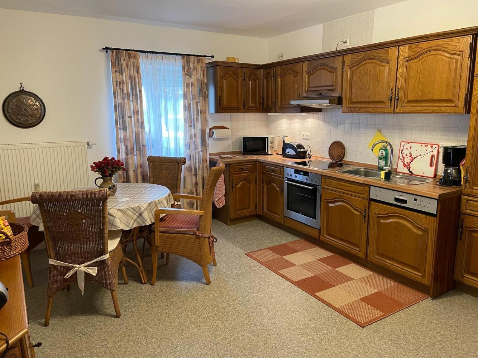 Schoene Ferienwohnung In Bahnhofsnaehe Fuer Urlaub, Studium Oder Arbeit Deggendorf Exteriör bild