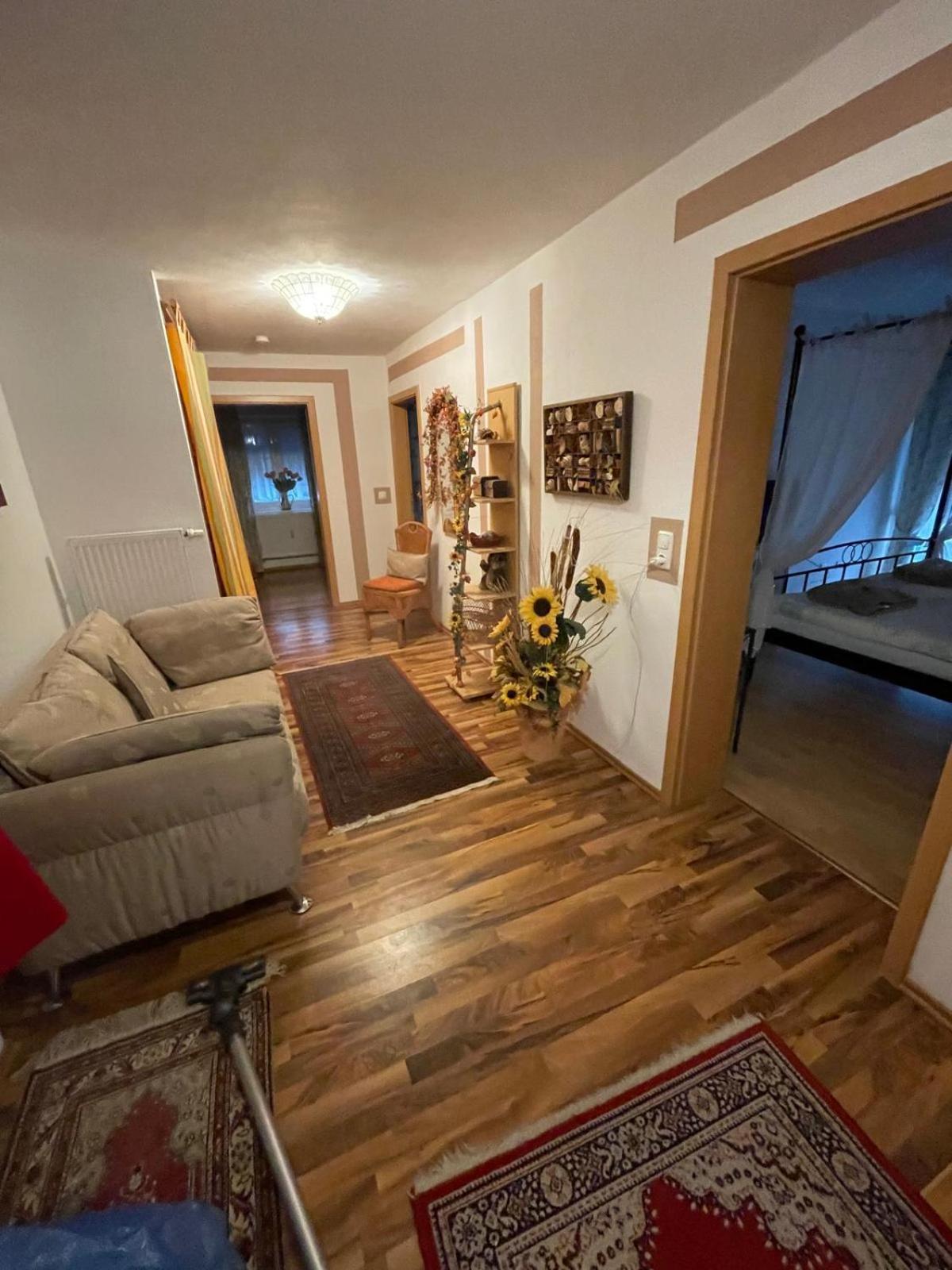 Schoene Ferienwohnung In Bahnhofsnaehe Fuer Urlaub, Studium Oder Arbeit Deggendorf Exteriör bild