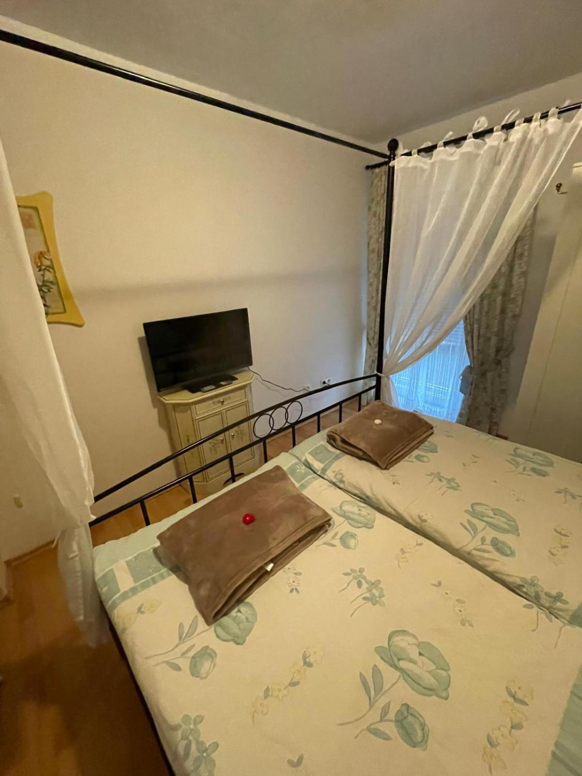 Schoene Ferienwohnung In Bahnhofsnaehe Fuer Urlaub, Studium Oder Arbeit Deggendorf Exteriör bild