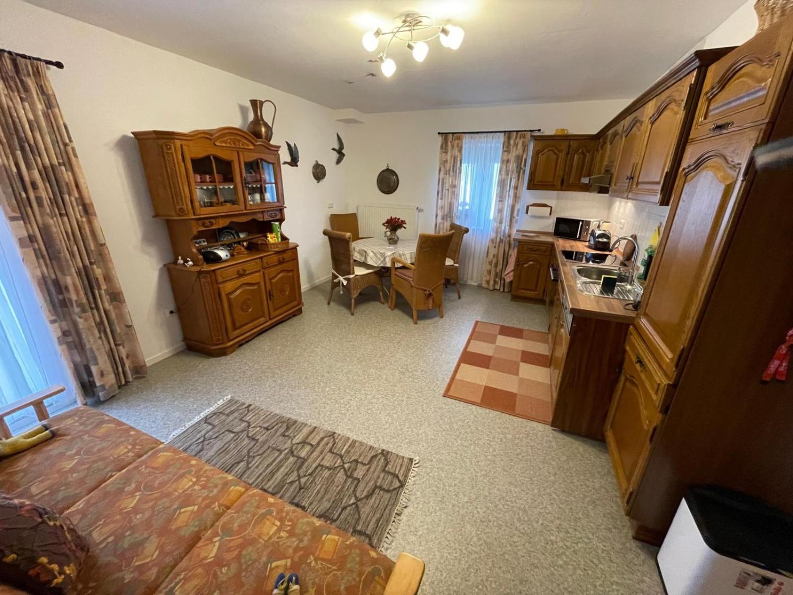Schoene Ferienwohnung In Bahnhofsnaehe Fuer Urlaub, Studium Oder Arbeit Deggendorf Exteriör bild