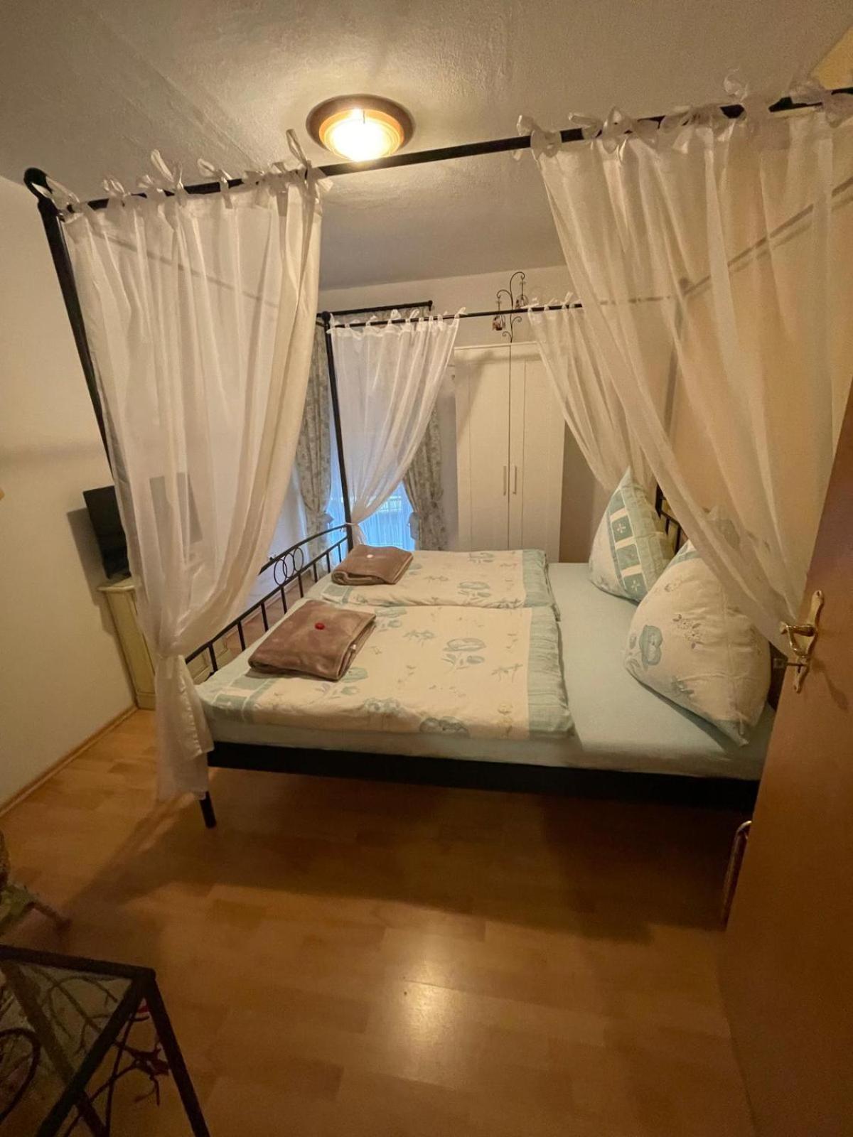 Schoene Ferienwohnung In Bahnhofsnaehe Fuer Urlaub, Studium Oder Arbeit Deggendorf Exteriör bild