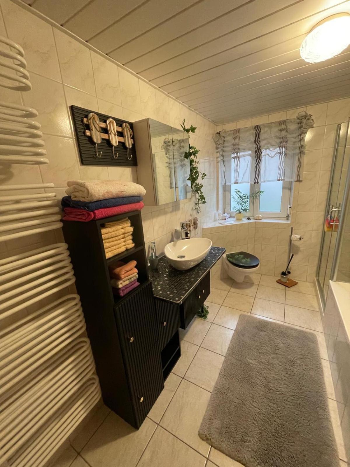 Schoene Ferienwohnung In Bahnhofsnaehe Fuer Urlaub, Studium Oder Arbeit Deggendorf Exteriör bild