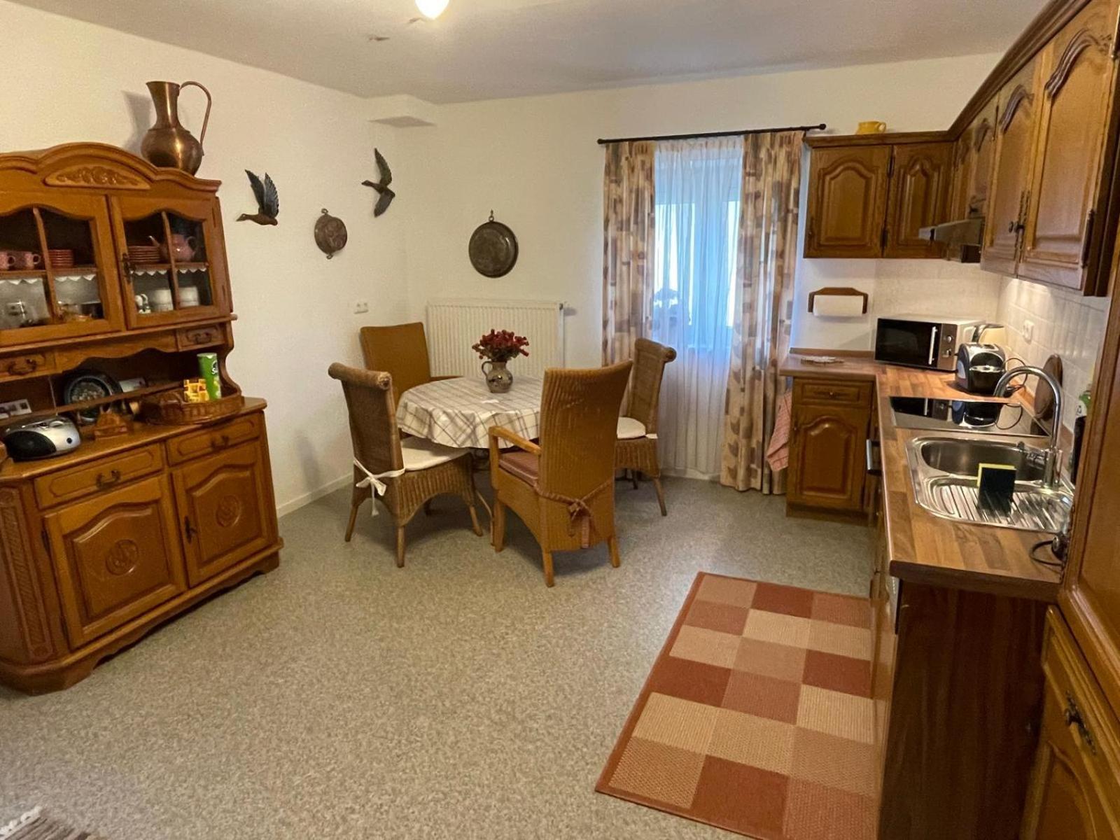 Schoene Ferienwohnung In Bahnhofsnaehe Fuer Urlaub, Studium Oder Arbeit Deggendorf Exteriör bild