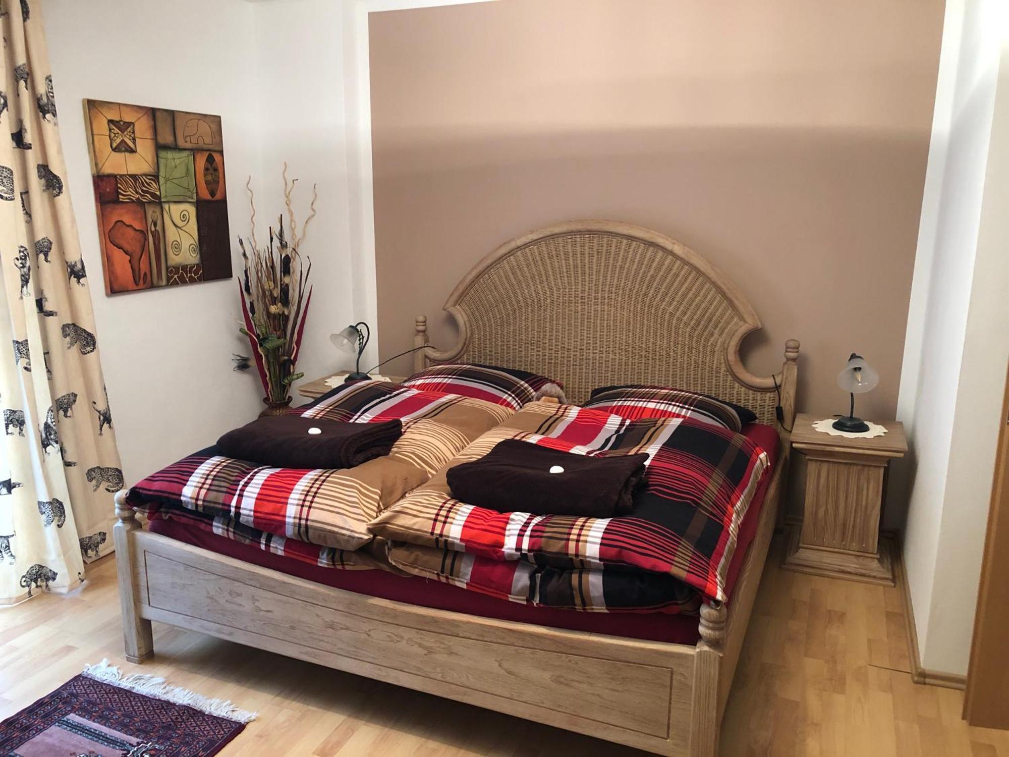 Schoene Ferienwohnung In Bahnhofsnaehe Fuer Urlaub, Studium Oder Arbeit Deggendorf Exteriör bild